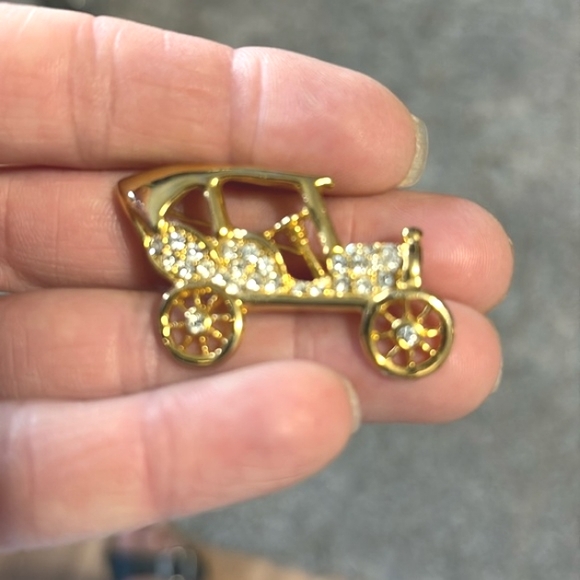 VINTAGE GOLD-TONE LOT OF FIVE BROOCHES - Picture 6 of 9